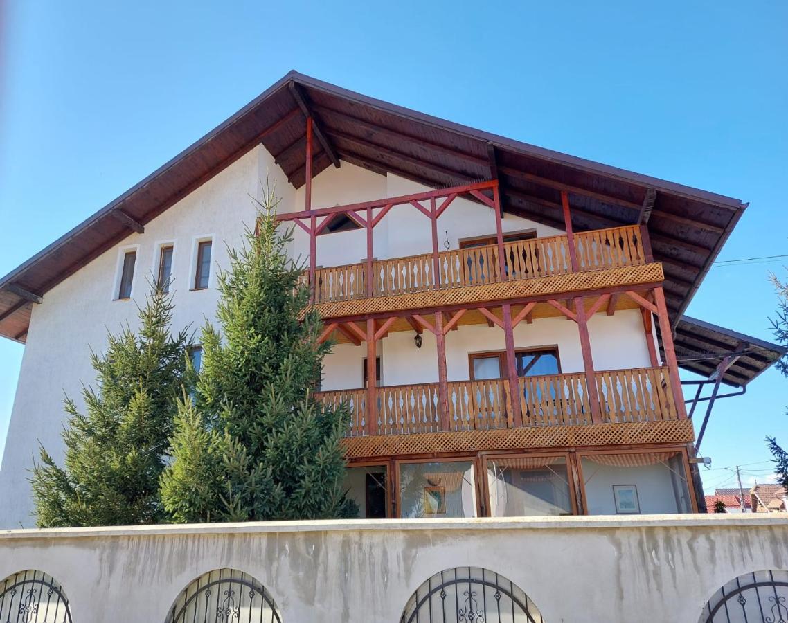 Pensiunea Vera Rîşnov Exteriér fotografie